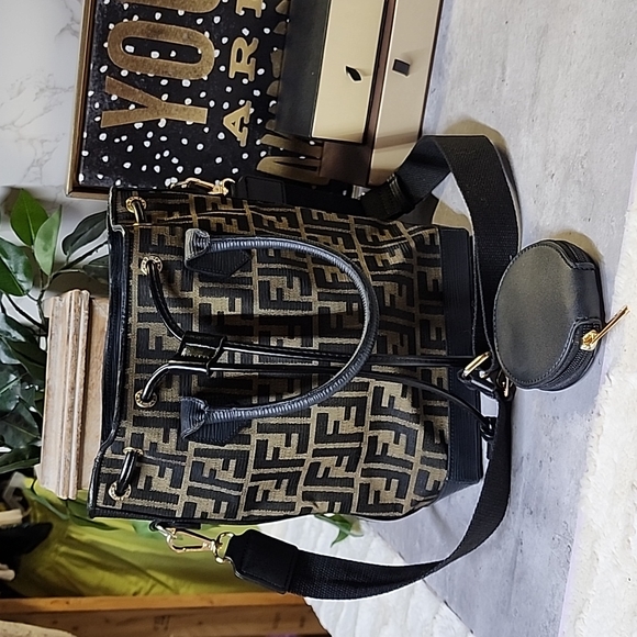 Fendi Handbags - Fendi Vintage zucca print bucket bag